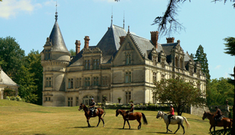 Historic Loire Castle ride : in front of Chambord Castle / Ride in France