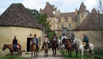 Equestrian holidays in a castle in France - Ride in France